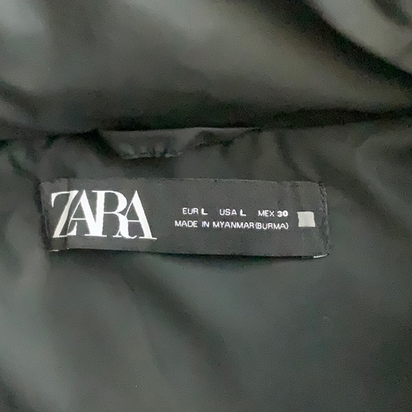 Cropped Puffer Vest with Hood - Picture 9 of 9